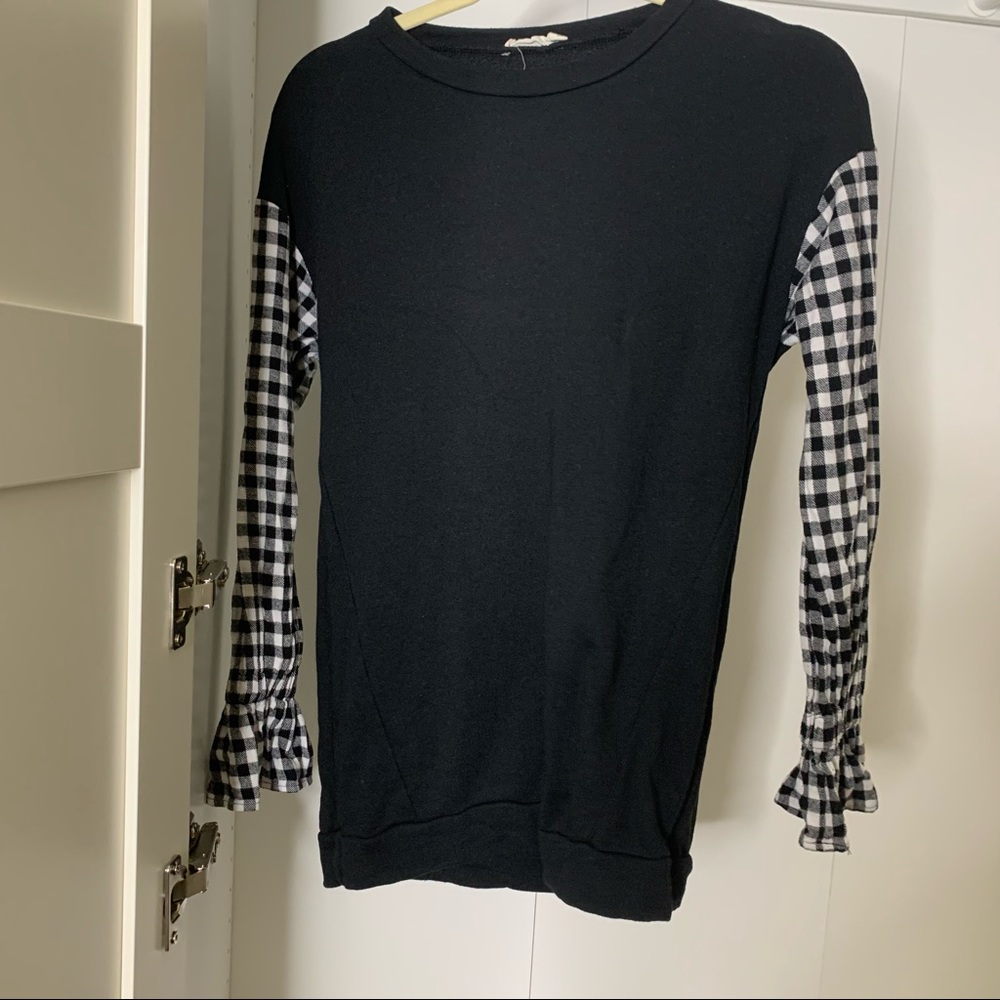 5/$25 Sale ☀️ Chloe & Katie Gingham Sleeve Sweatshirt